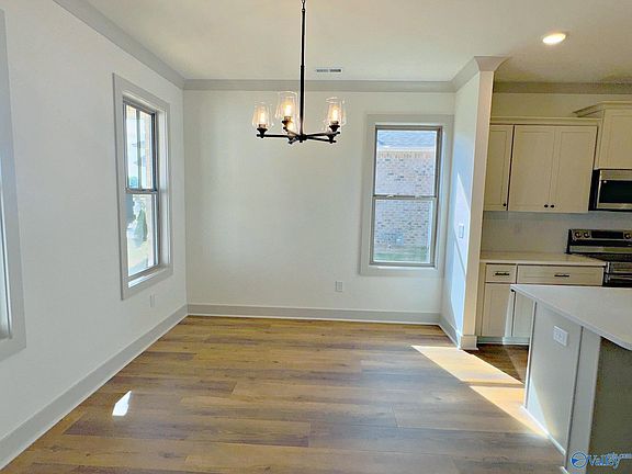 4th image of 1030 Maplehurst St