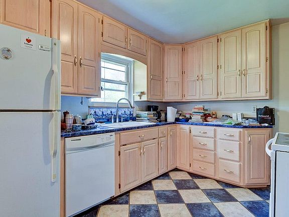 3rd image of 5518 N Drexel Ave