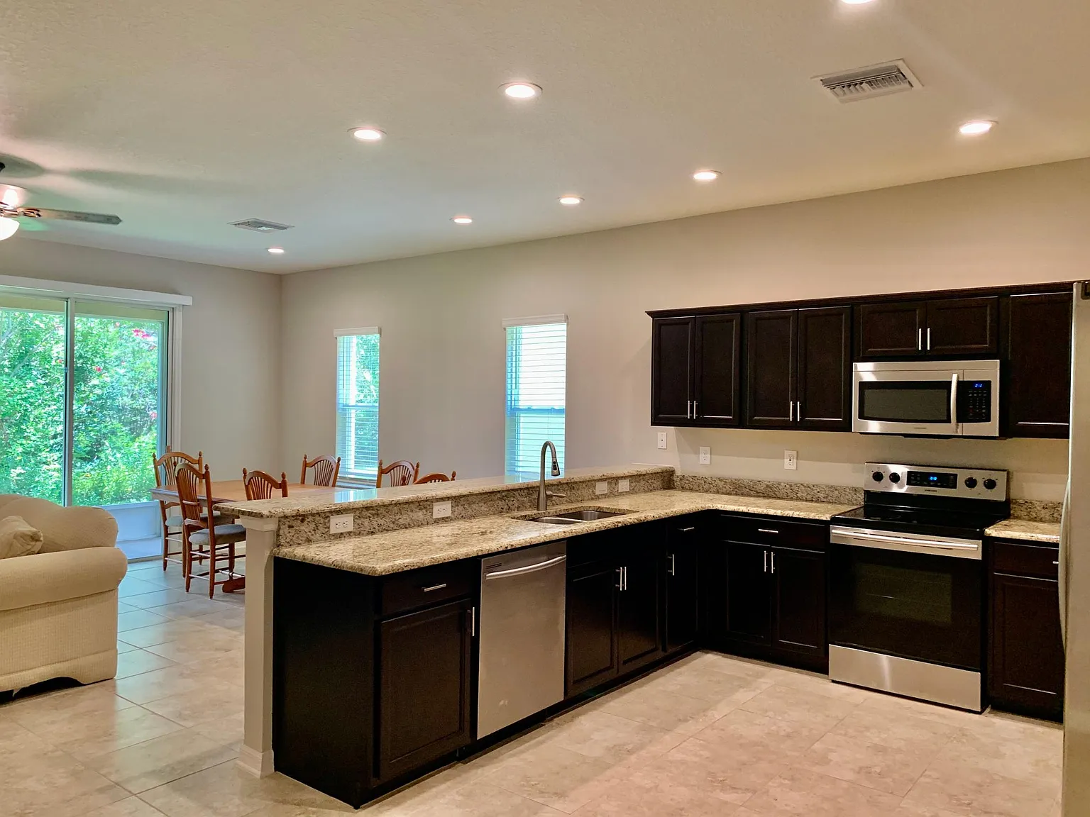 4 bed, 2.5 bath, 2097 sqft, $2,900 — Photo 1