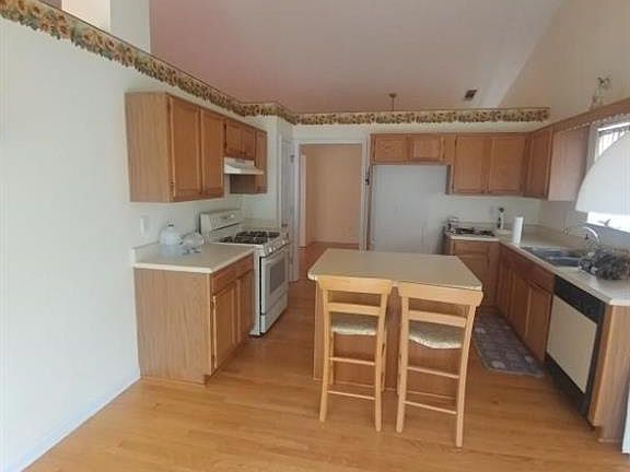 4th image of 1649 Crestfield Ln