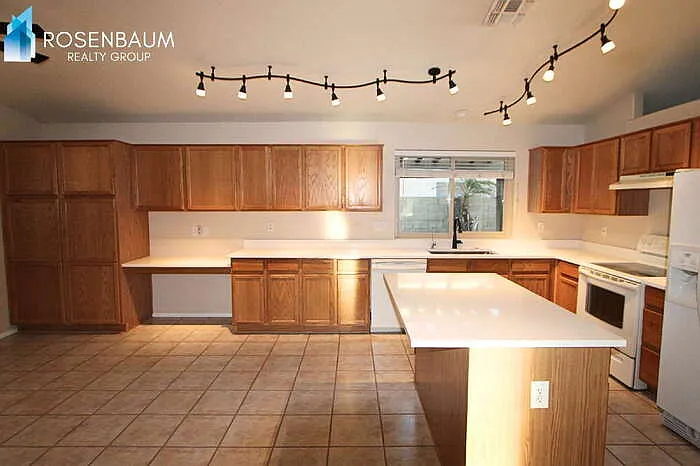 8736 W Lockland Ct — Photo 9