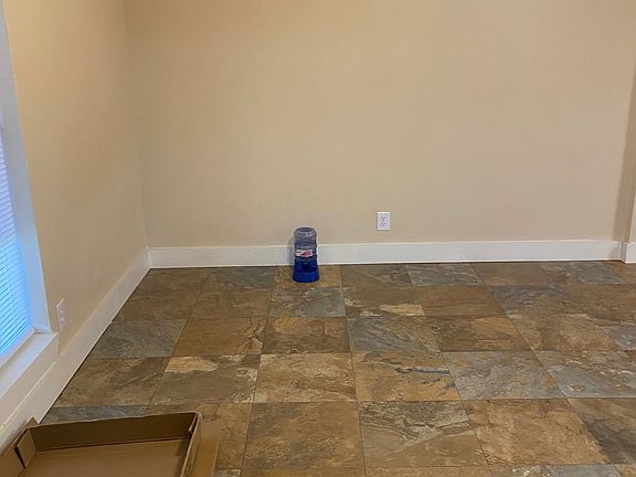 4th image of 131 Jerry Dr