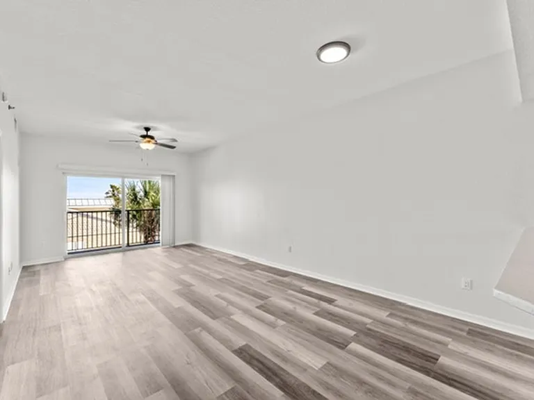 100 Browning Ave — Photo 8