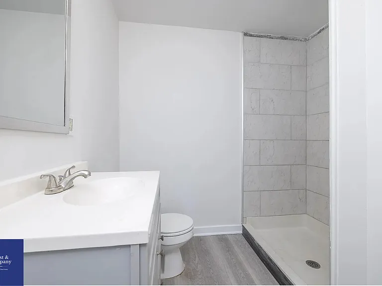 1739 W 5th St #2 — Photo 4