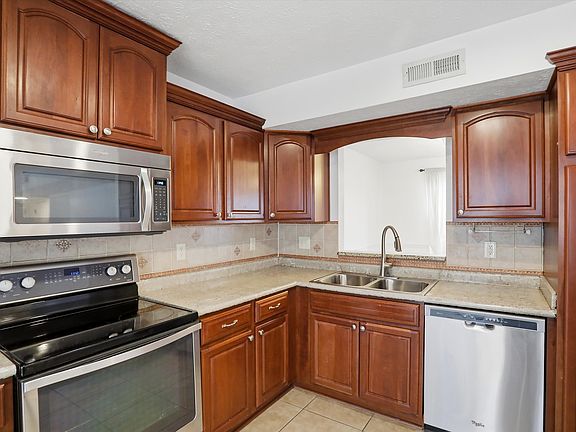 4th image of 9202 Champton Dr