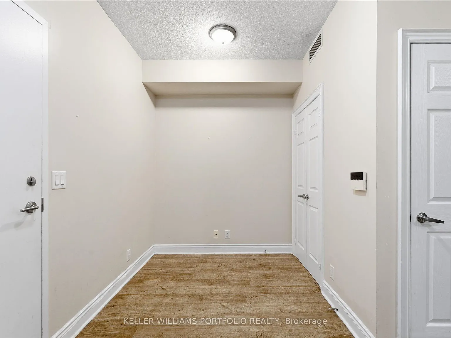 33 Cox Blvd — Photo 3