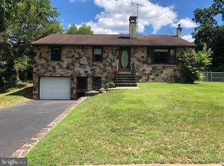 1903 Susan Ln, Upper Chichester, PA 19061