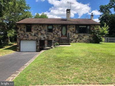 1903 Susan Ln, Upper Chichester, PA, 19061