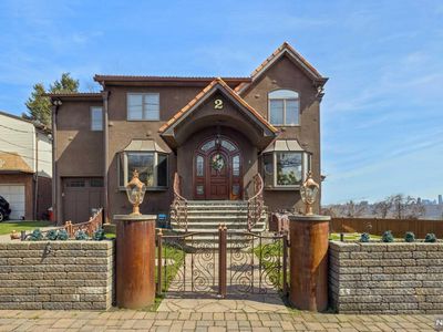 2 Edgewater Rd, Cliffside Park, NJ, 07010
