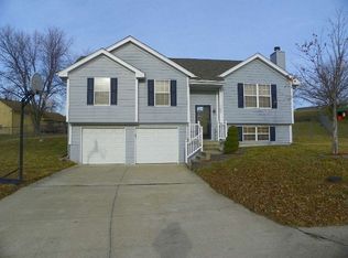 1702 Kimberwick Ct, Raymore, MO 64083