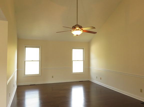 5th image of 414 Redwood Dr