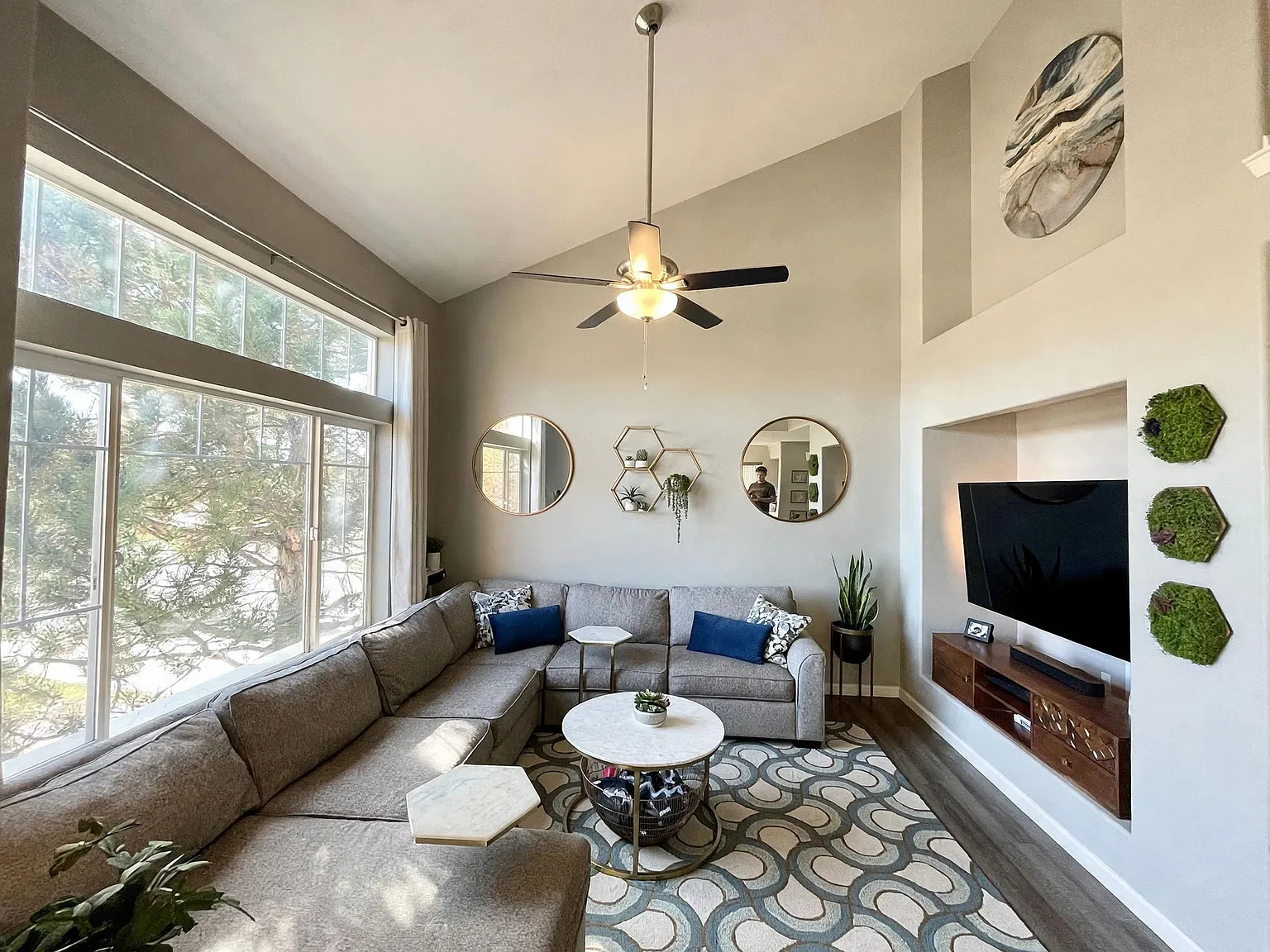 3 bed, 2496 sqft, $2,875 — Photo 3