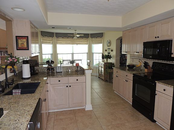 3rd image of 2605 Alameda Dr