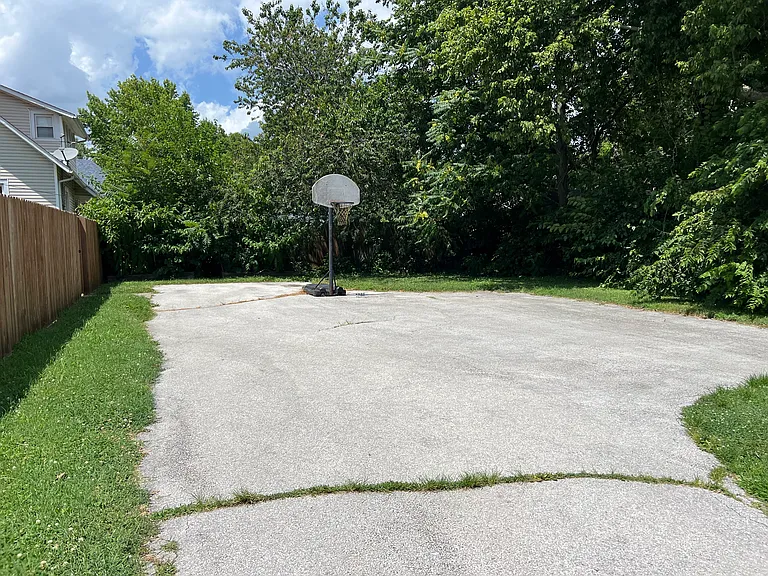 1504 N Robberson Ave — Photo 29