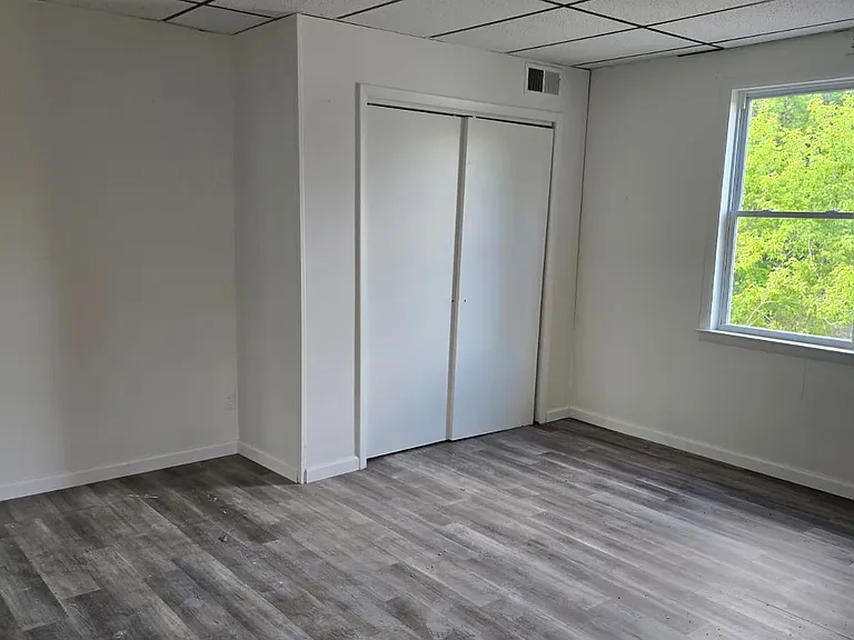 246 E Broadway #2 — Photo 5
