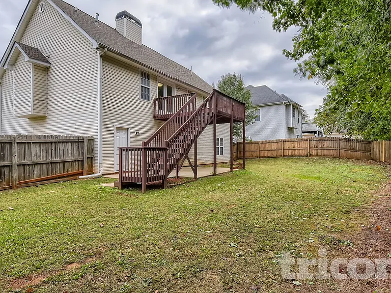 1309 Vine Cir — Photo 17