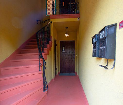 3rd image of 738 N La Jolla Ave