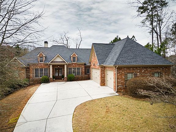 2nd image of 300 Knoll Woods Dr