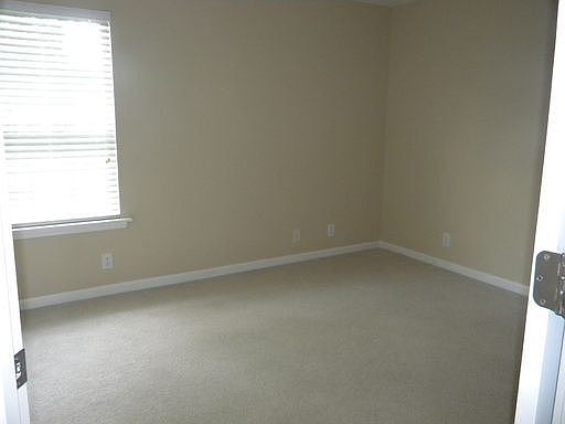 3rd image of 208 Breeze Dr