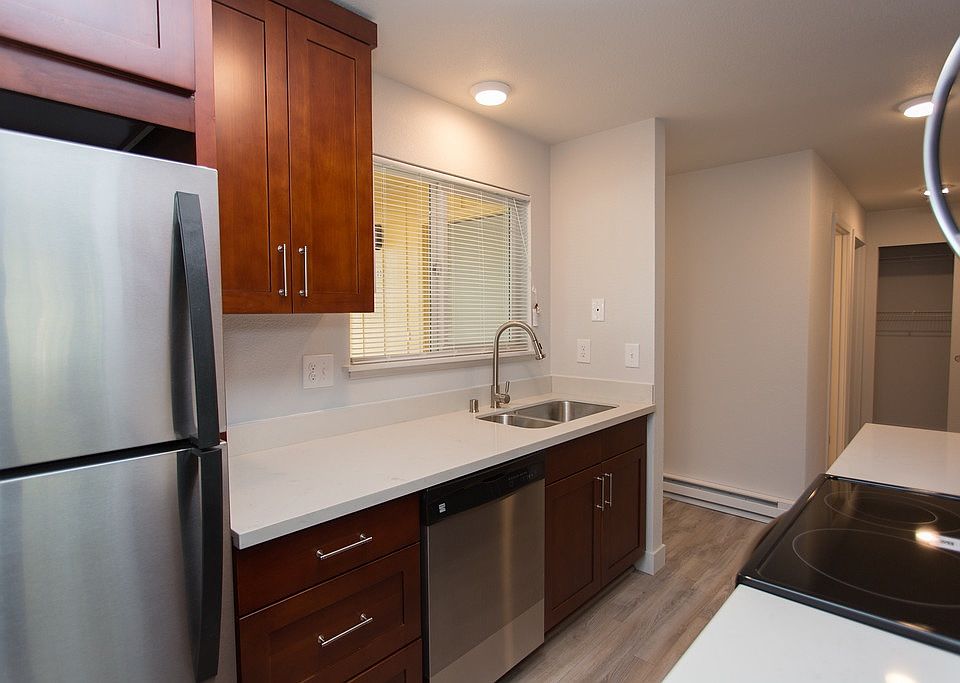 1st image of 5900 Soundview Dr APT 103