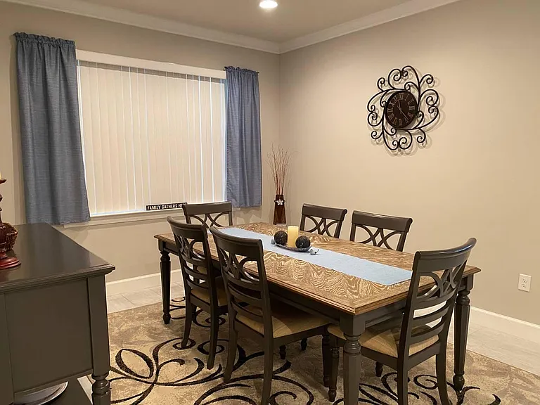 Dining room.