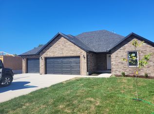 201 W Canterbury Ln, Willard, MO 65781