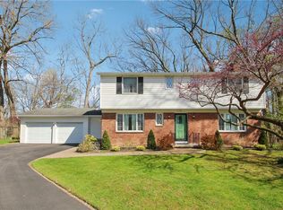 16 Bay Knoll Rd, Rochester, NY 14622