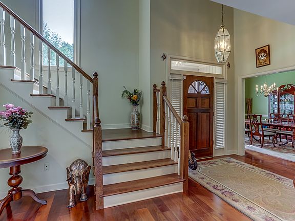 2nd image of 8112 Meadow Glen Dr