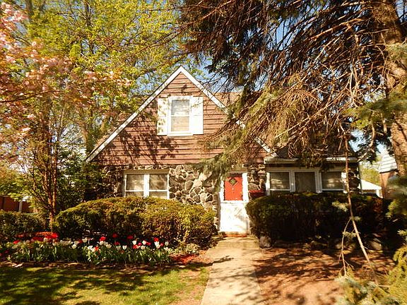 2nd image of 3102 Sunset Ln