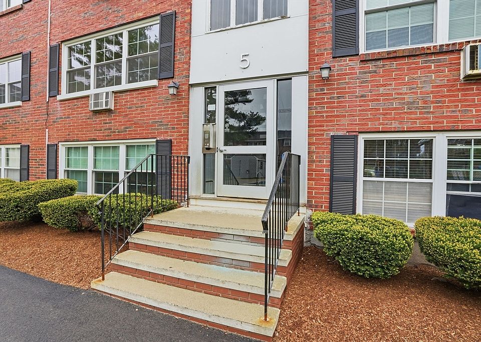 1st image of 5 Tara Dr Unit 5