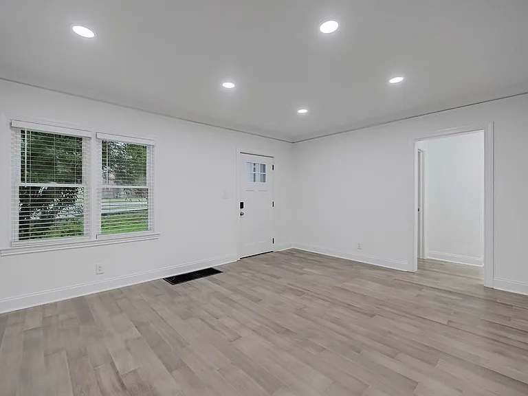 593 Lynnhaven Dr SW — Photo 10