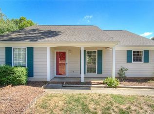 8400 Golf Ridge Dr, Charlotte, NC 28277