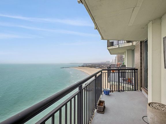 4th image of 6007 N Sheridan Rd APT 15B