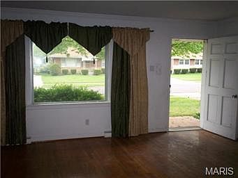 4th image of 240 Gage Dr