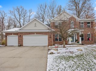 2824 S Saddle Ridge Ct NE, Rockford, MI 49341