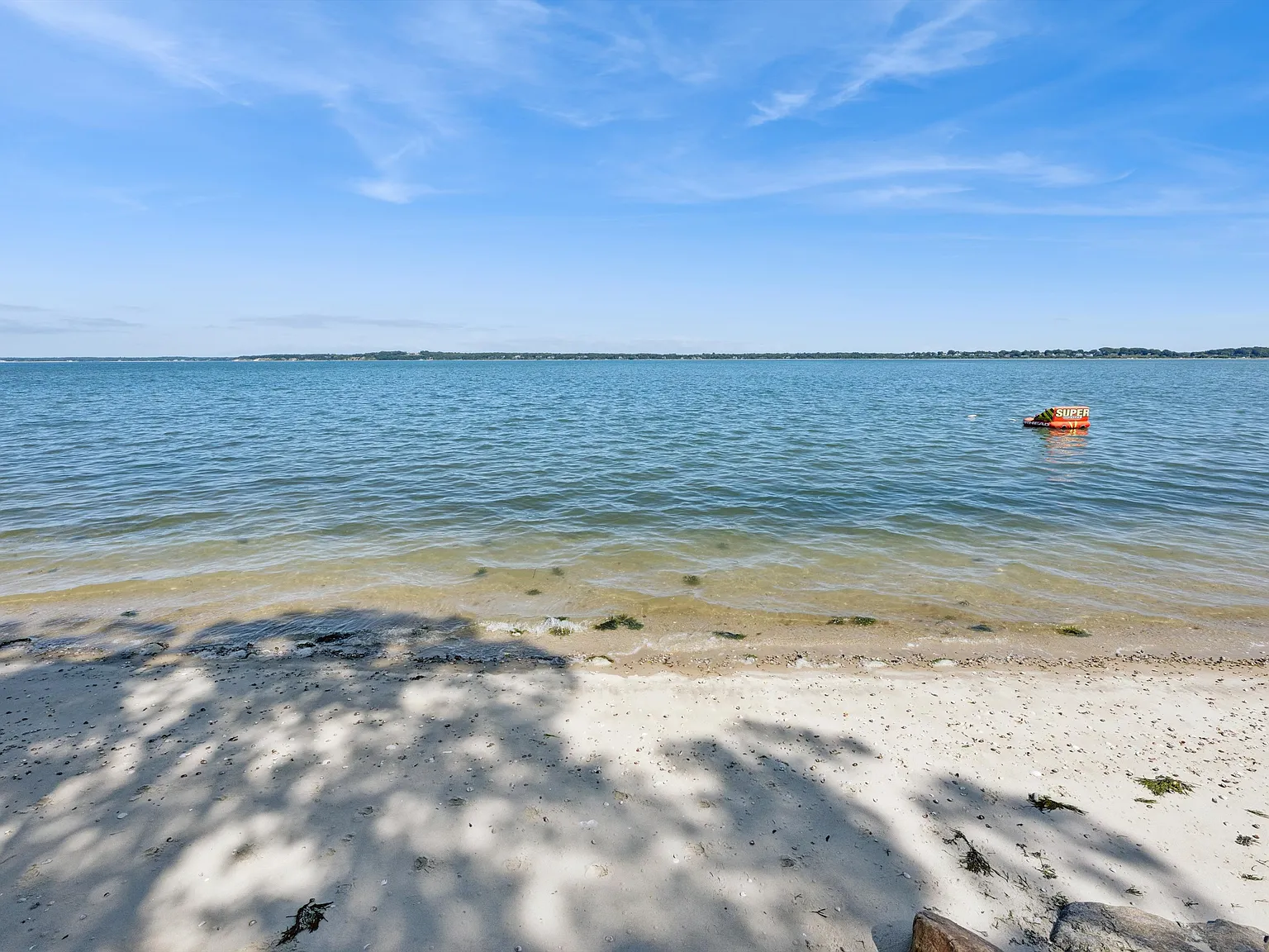 Sag Harbor Beach Cottage — Photo 2