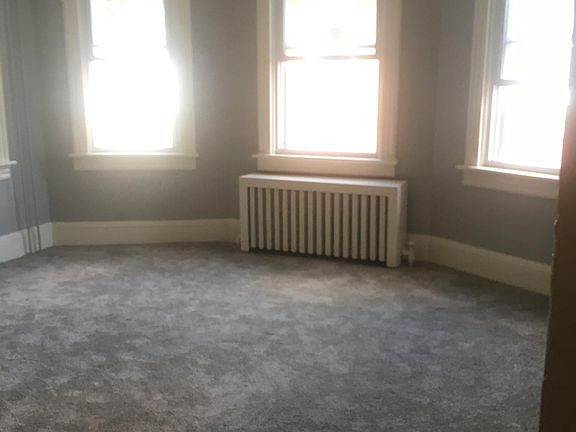 1st floor middle room- new carpets & paint!