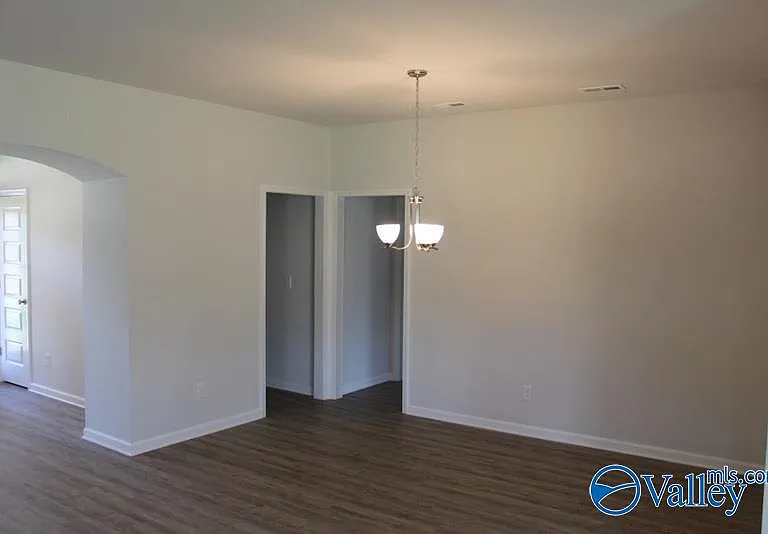 127 Saddle St — Photo 7