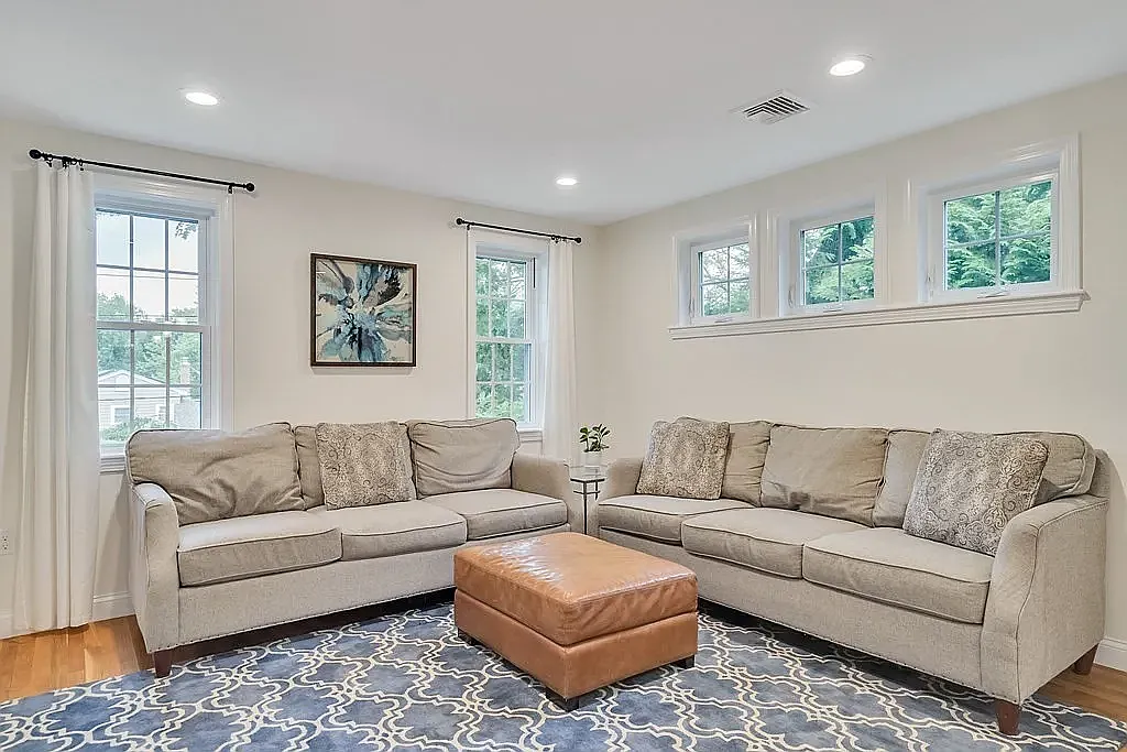 4 bed, 3139 sqft, $6,950 — Photo 3