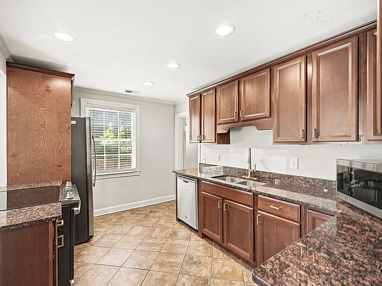 3501 Foxhall Rd — Photo 9