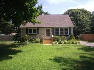 5 Francis Pl, Hampton Bays, NY 11946