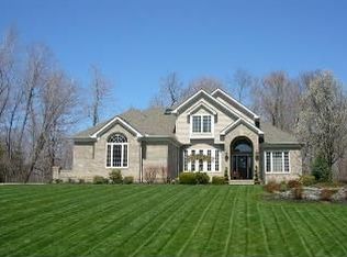 36035 Sherwood Ln, Willoughby Hills, OH 44094