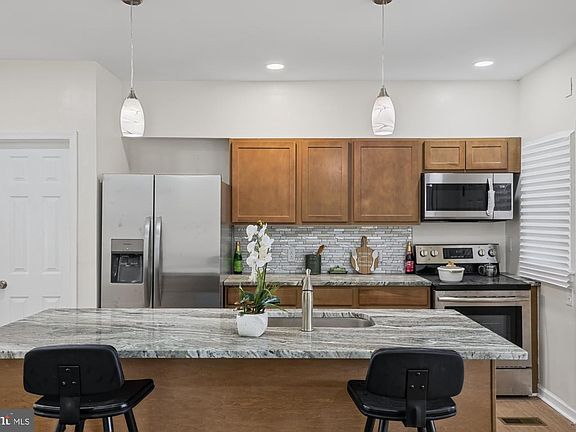 3rd image of 3823 Cottage Ave