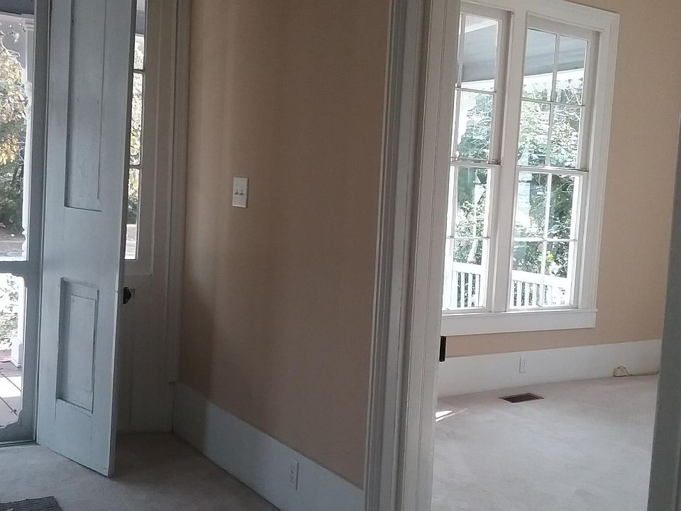 Front entrance on left, formal dinning room entrance on right