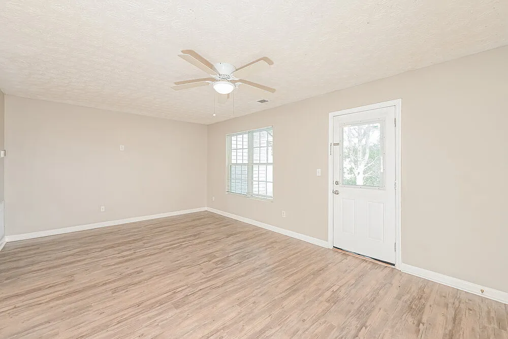 3 bed, 2.5 bath, 1560 sqft, $2,240 — Photo 4
