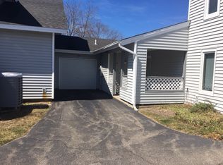 907 Fenway Rd, Saint James, NY 11780