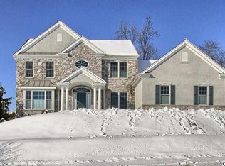 1045 Peggy Dr, Hummelstown, PA 17036