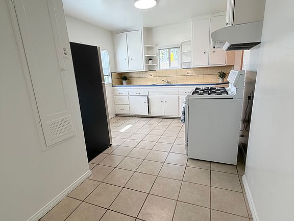 Dining area to the kitchen