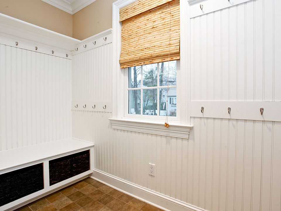 2nd image of 8 Bennett St
