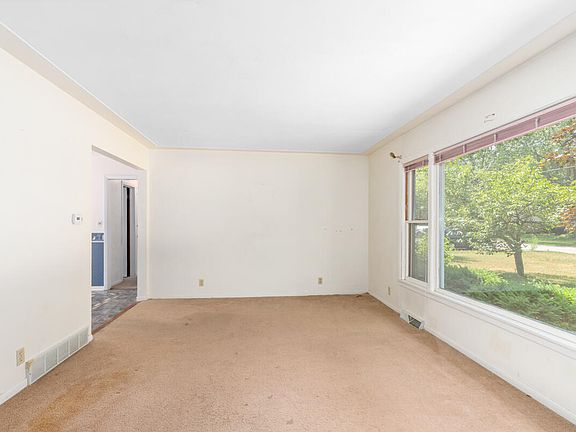 5th image of 325 Home Ave